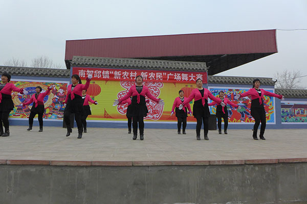 二0一九年一月二十三號(hào)組織了南智邱鎮(zhèn)廣場(chǎng)舞表演大賽活動(dòng)，參賽隊(duì)伍二十二支，深受百姓歡迎。