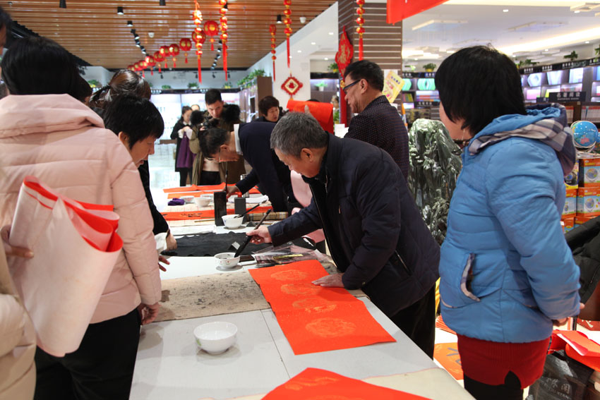 2019年送福進萬家，義務寫春聯(lián)