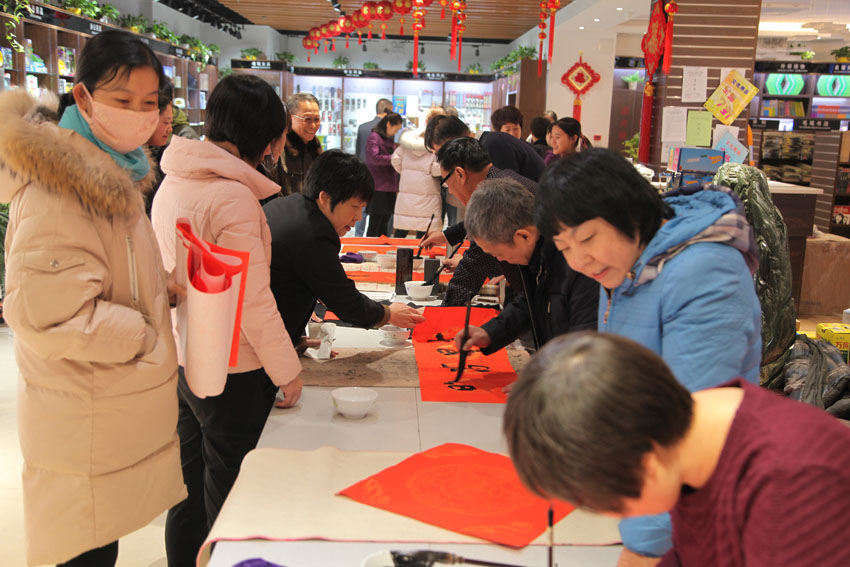 2019年送福進萬家，義務寫春聯(lián)