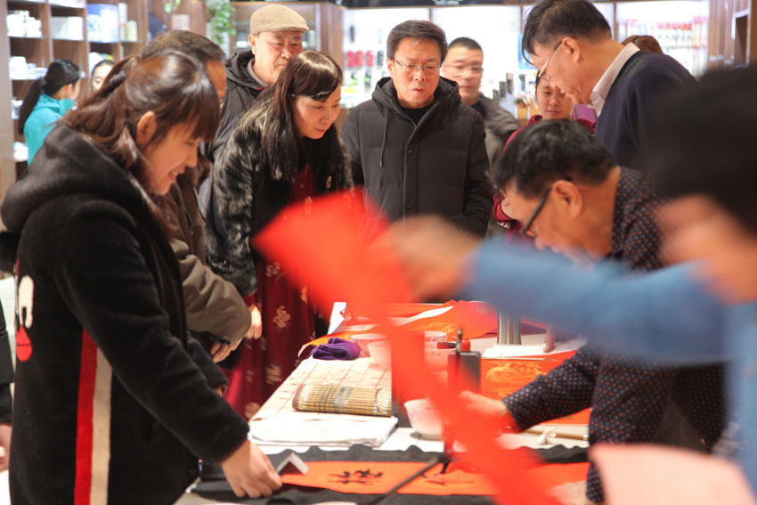 2019年送福進萬家，義務寫春聯(lián)