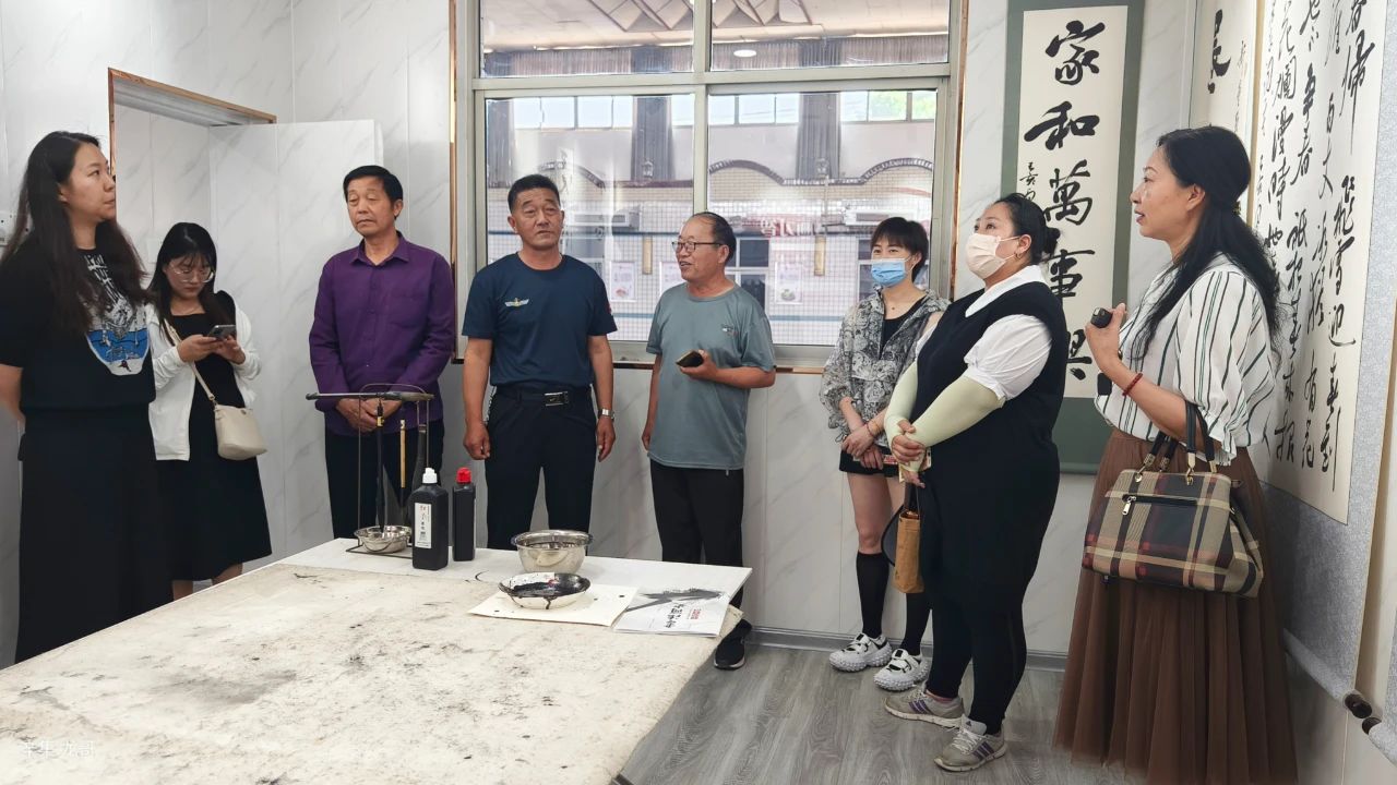 2023年6月12日河北省群眾藝術(shù)館(河北省非物質(zhì)文化遺產(chǎn)保護(hù)中心)有關(guān)領(lǐng)導(dǎo)，來到辛集群眾文藝輔導(dǎo)示范基地”調(diào)研。