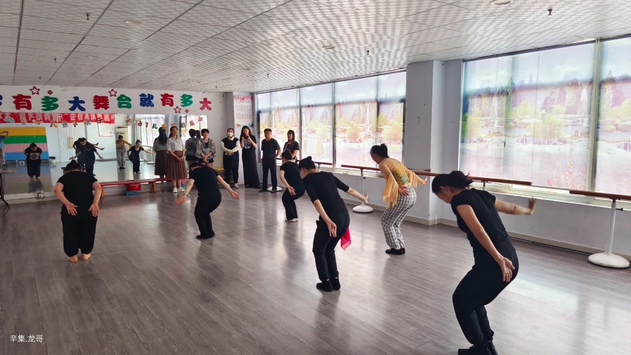 2023年6月12日河北省群眾藝術(shù)館(河北省非物質(zhì)文化遺產(chǎn)保護(hù)中心)有關(guān)領(lǐng)導(dǎo)，來到辛集群眾文藝輔導(dǎo)示范基地”調(diào)研。