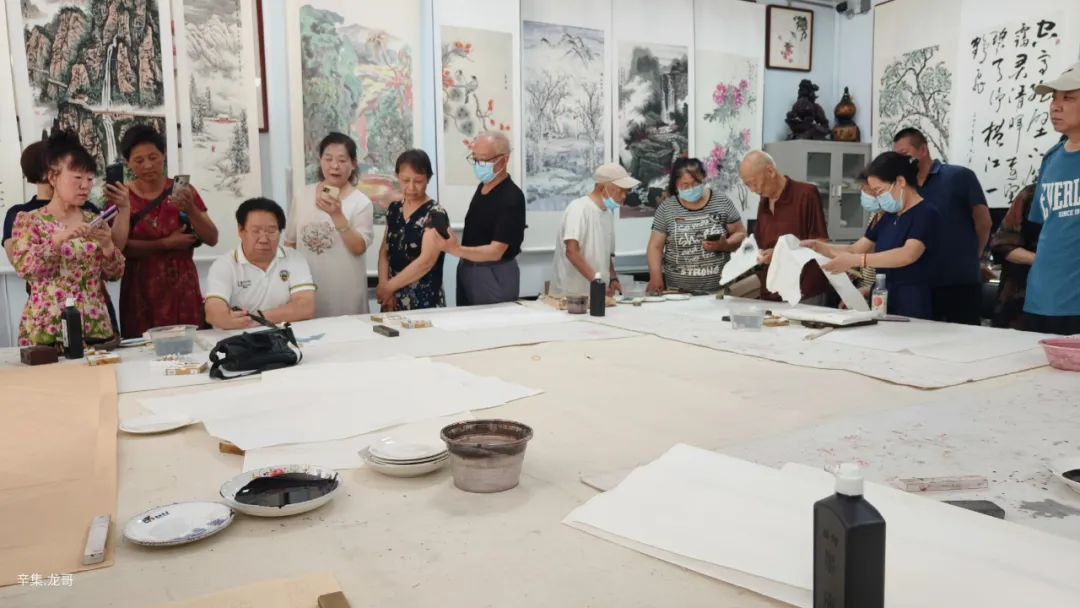 尹二軍藝術(shù)工作室舉辦“雙爭”有我——辛集市“慶七一·頌黨恩”書畫作品展。