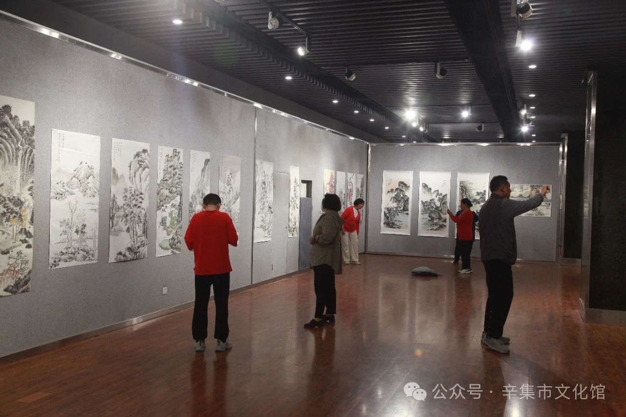 未來之期～齊志強(qiáng)學(xué)生繪畫作品展于5月1日--6日在辛集市文化館三樓展覽廳成功舉辦