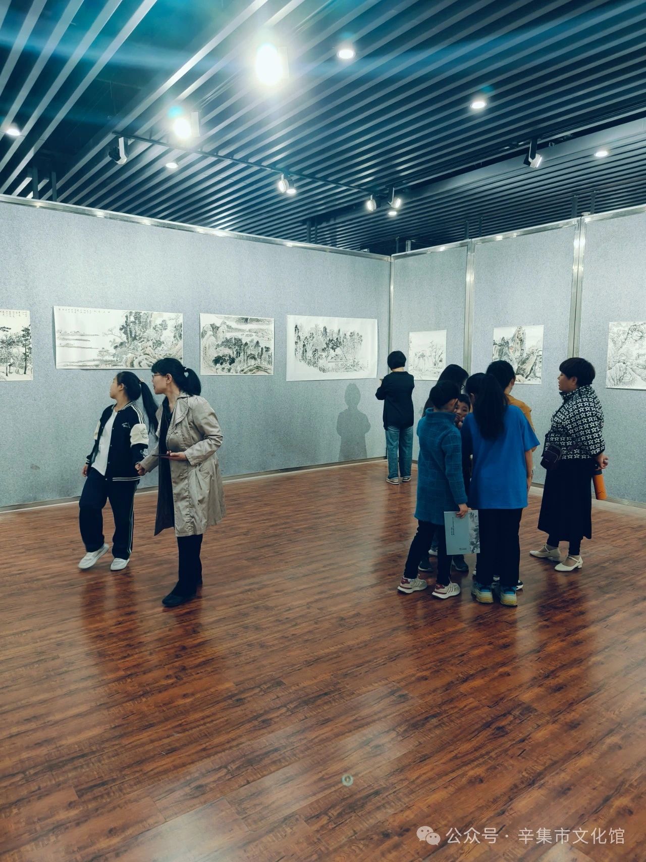 未來之期～齊志強(qiáng)學(xué)生繪畫作品展于5月1日--6日在辛集市文化館三樓展覽廳成功舉辦