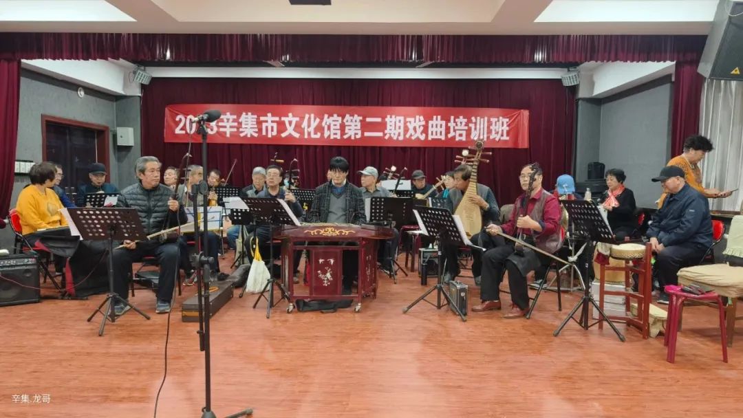 辛集市文化館多功能廳《六姐妹送水》進(jìn)入了緊鑼密鼓的正式彩排階段