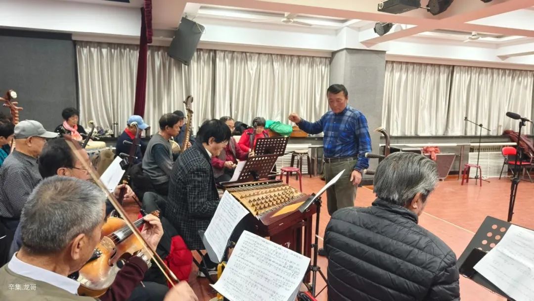 辛集市文化館多功能廳《六姐妹送水》進(jìn)入了緊鑼密鼓的正式彩排階段