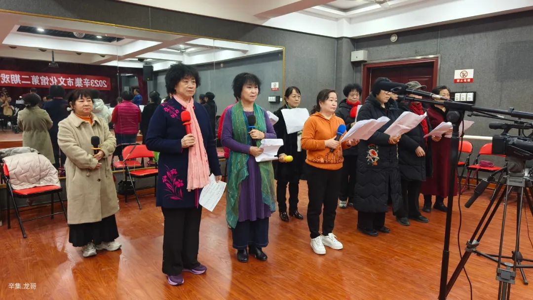 辛集市文化館多功能廳《六姐妹送水》進(jìn)入了緊鑼密鼓的正式彩排階段