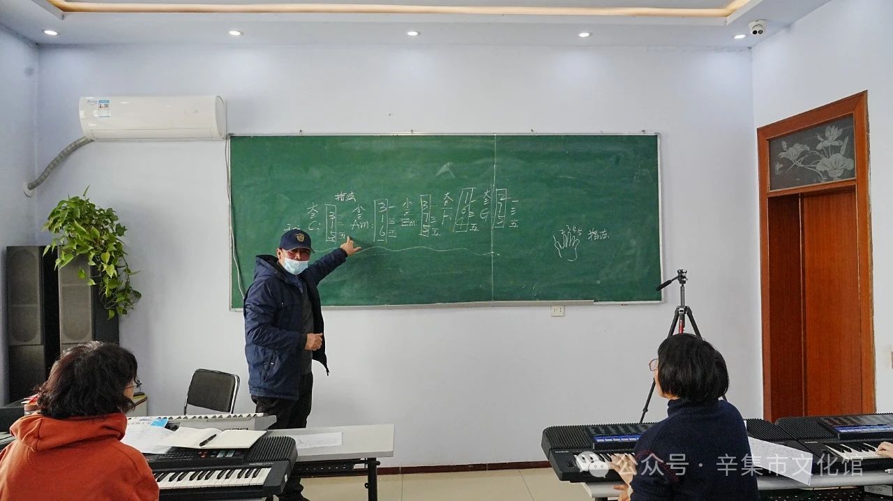 全民藝術普及文化“進社區(qū)”器樂培訓走進辛集市陶然老年大學
