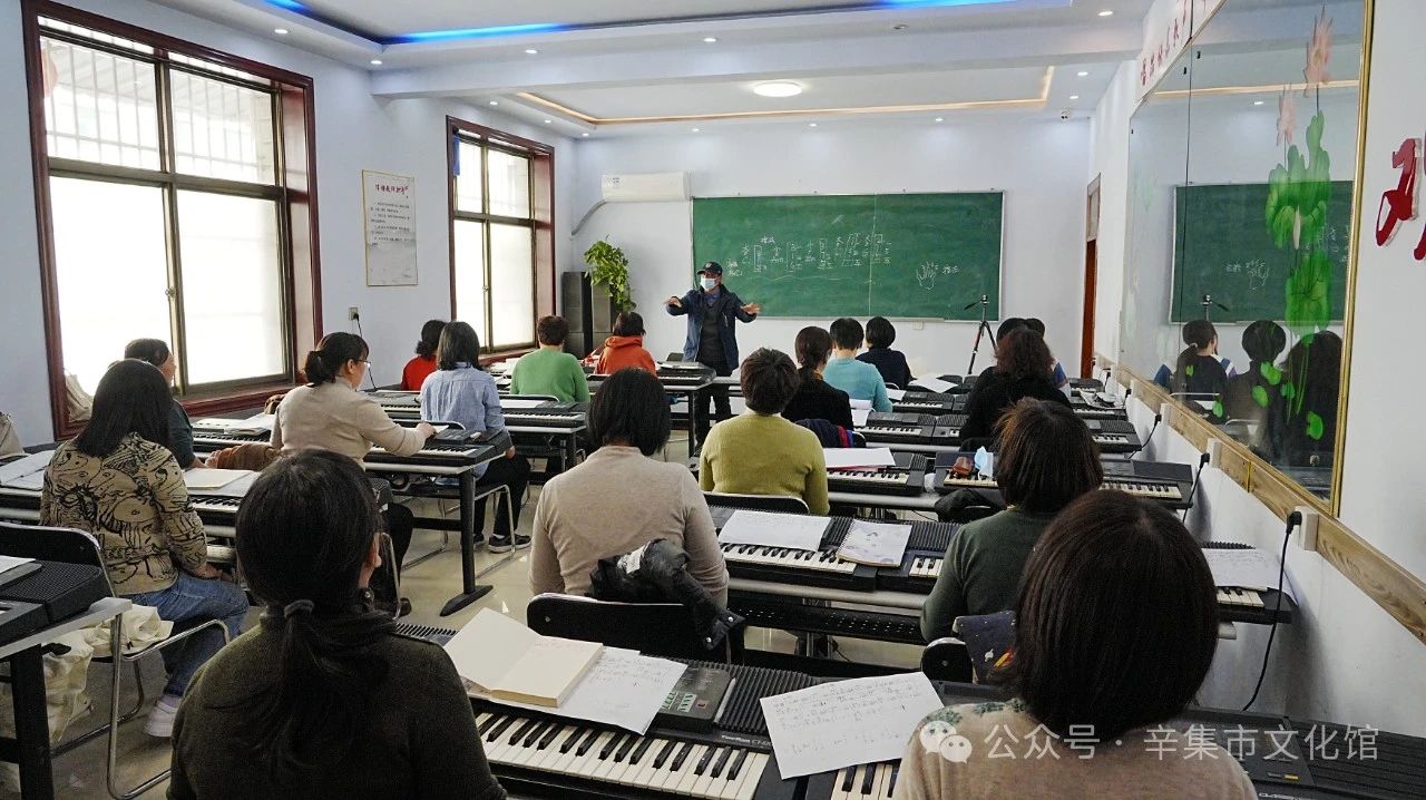 全民藝術普及文化“進社區(qū)”器樂培訓走進辛集市陶然老年大學