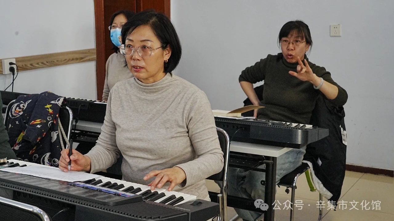 全民藝術普及文化“進社區(qū)”器樂培訓走進辛集市陶然老年大學