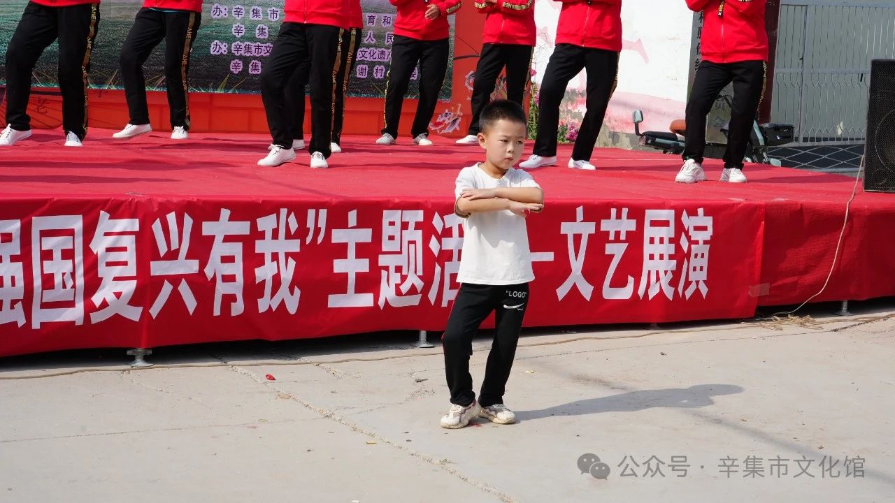 【文化館:人民的終身美育學(xué)校】文化館服務(wù)宣傳周系列活動(dòng)——2024年辛集市“四季村晚”文化惠民進(jìn)基層演出活動(dòng)走進(jìn)馬莊鄉(xiāng)西謝村