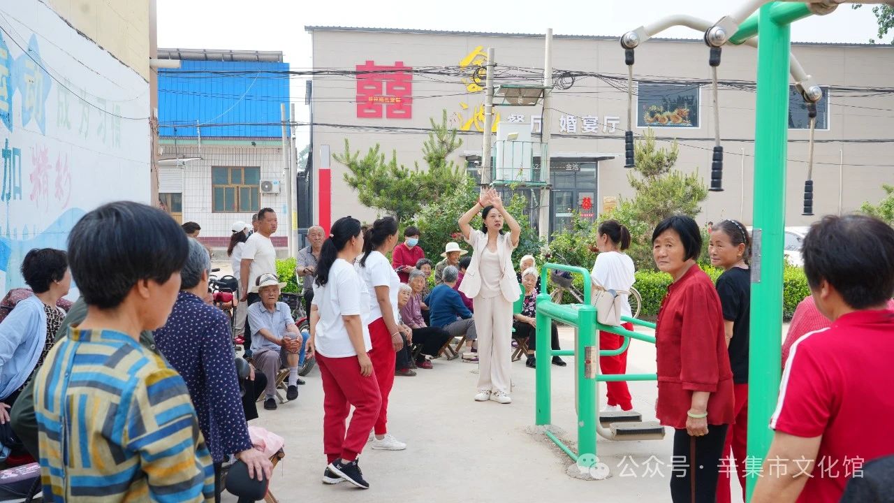 【文化館：人民的終身美育學(xué)校】文化館服務(wù)宣傳周系列活動——2024辛集市文化館全民藝術(shù)普及舞蹈培訓(xùn)走進張古莊村