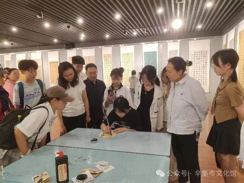 2024年辛集市慶六一建華書(shū)法學(xué)校少兒作品展于2024年6月1日-6月3日在辛集市文化館三樓展覽廳展出