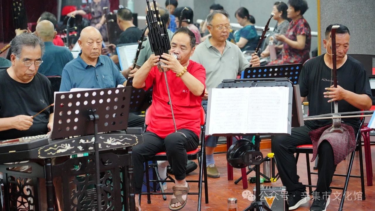 “強(qiáng)國(guó)復(fù)興有我”2024辛集市文化館評(píng)劇演唱會(huì)在文化館多功能廳精彩上演