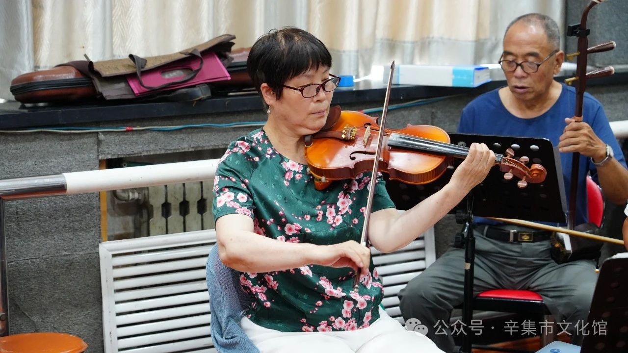 “強(qiáng)國(guó)復(fù)興有我”2024辛集市文化館評(píng)劇演唱會(huì)在文化館多功能廳精彩上演