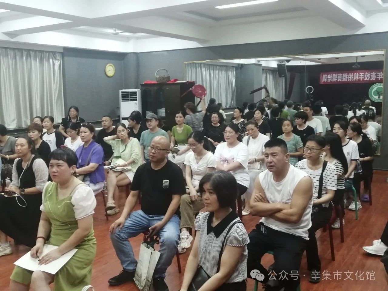 2024辛集市文化館“青年夜校”手機(jī)短視頻拍攝剪輯培訓(xùn)班火熱進(jìn)行中......