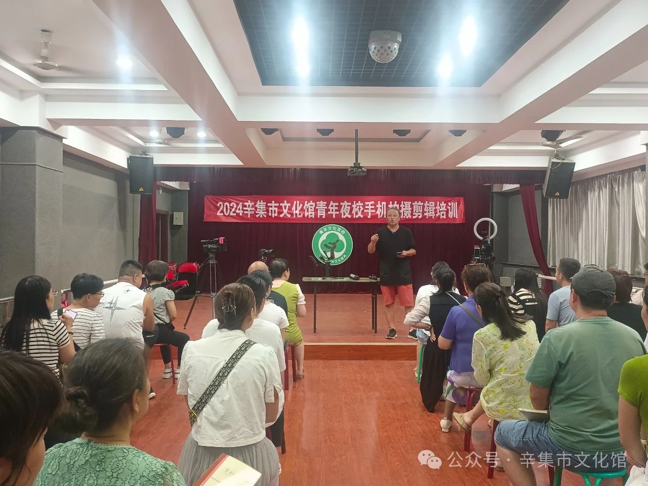 2024辛集市文化館“青年夜校”手機(jī)短視頻拍攝剪輯培訓(xùn)班火熱進(jìn)行中......