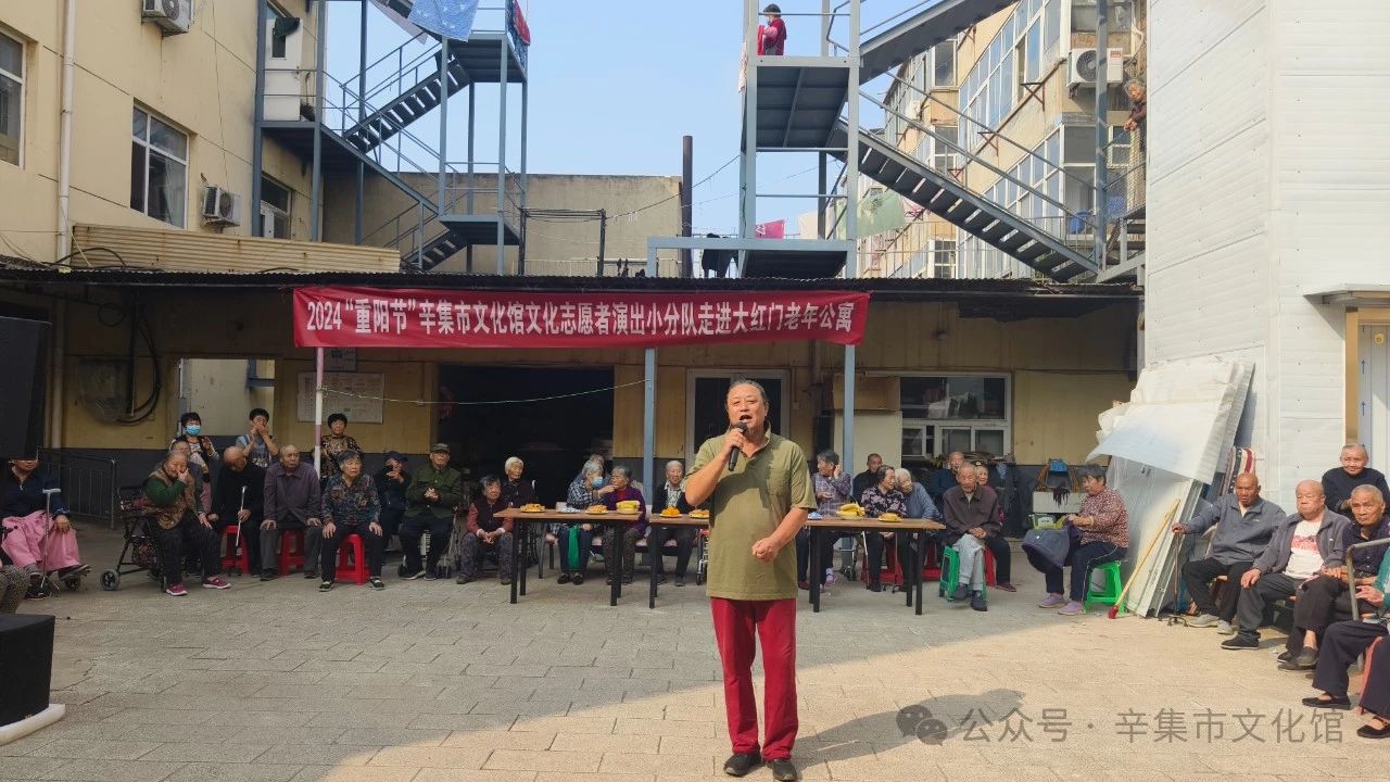 辛集市文化館文化志愿者“演出小分隊(duì)”10月8日上午,走進(jìn)大紅門(mén)老年公寓慰問(wèn)演出