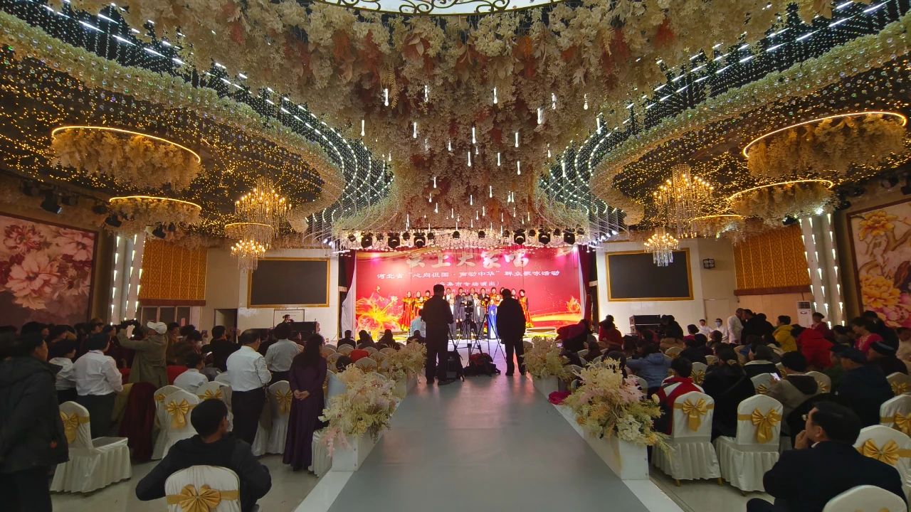 “云上大家唱”——河北省“心向祖國(guó)·聲動(dòng)中華”群眾歌詠活動(dòng)辛集市專場(chǎng)演出在愛人酒店圓滿舉行