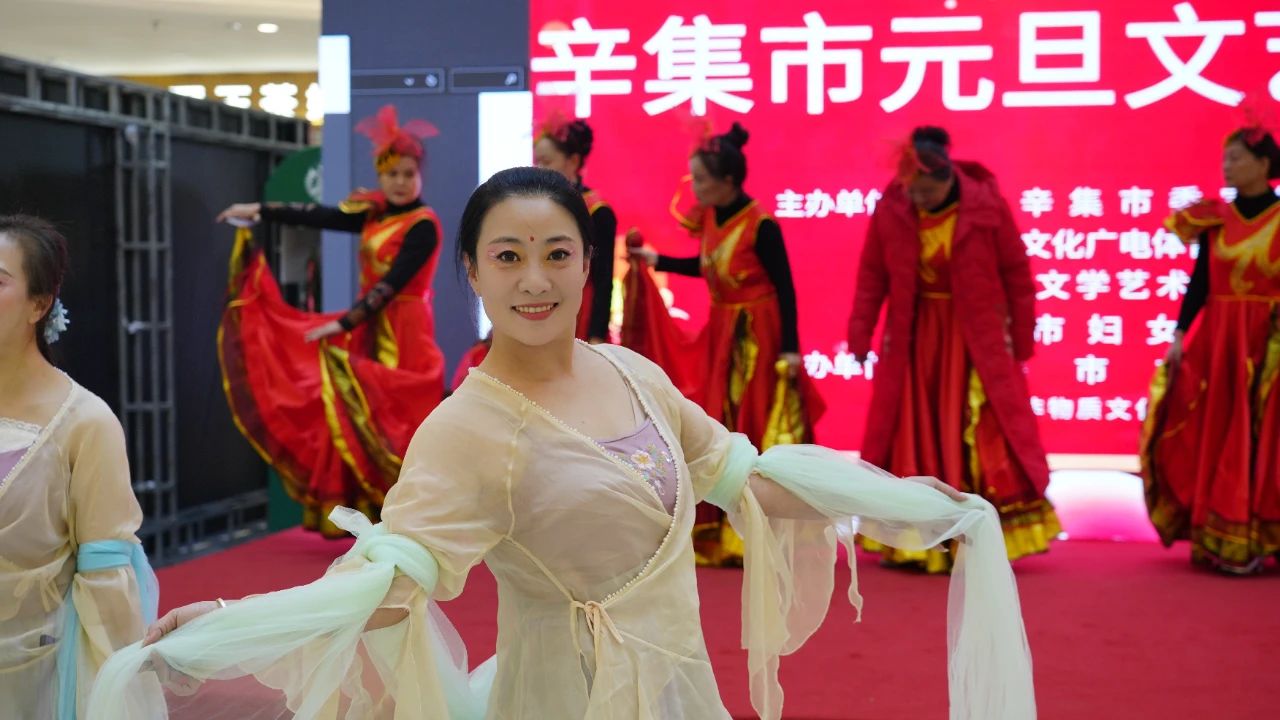 2025年辛集市元旦文藝演出在萬達(dá)廣場圓滿舉行