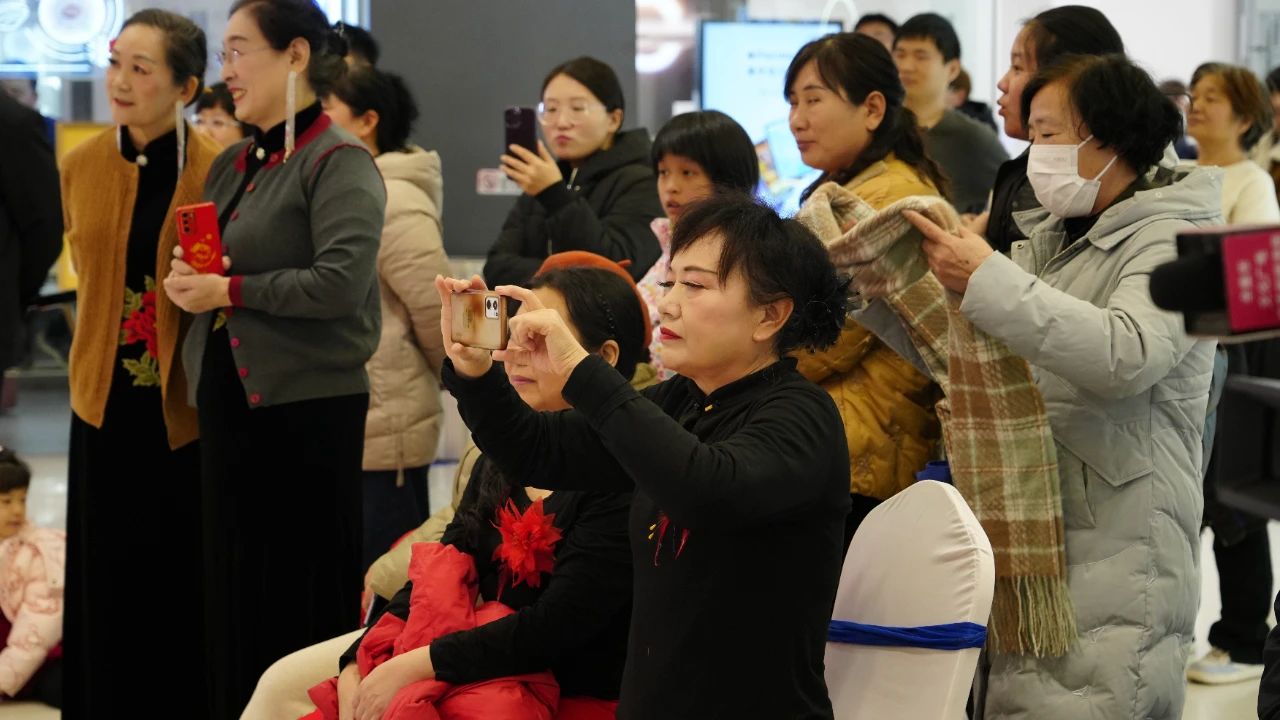 2025年辛集市元旦文藝演出在萬達(dá)廣場圓滿舉行