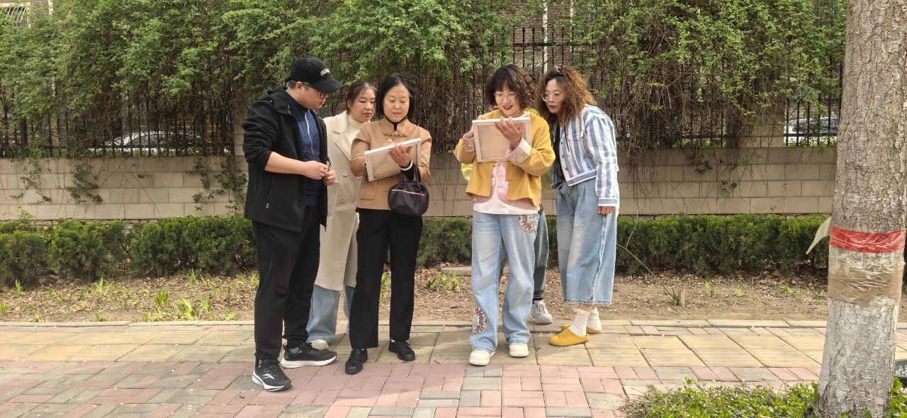 市文化館手機(jī)短視頻拍攝團(tuán)隊(duì),走進(jìn)“櫻花大道”實(shí)地采風(fēng)創(chuàng)作