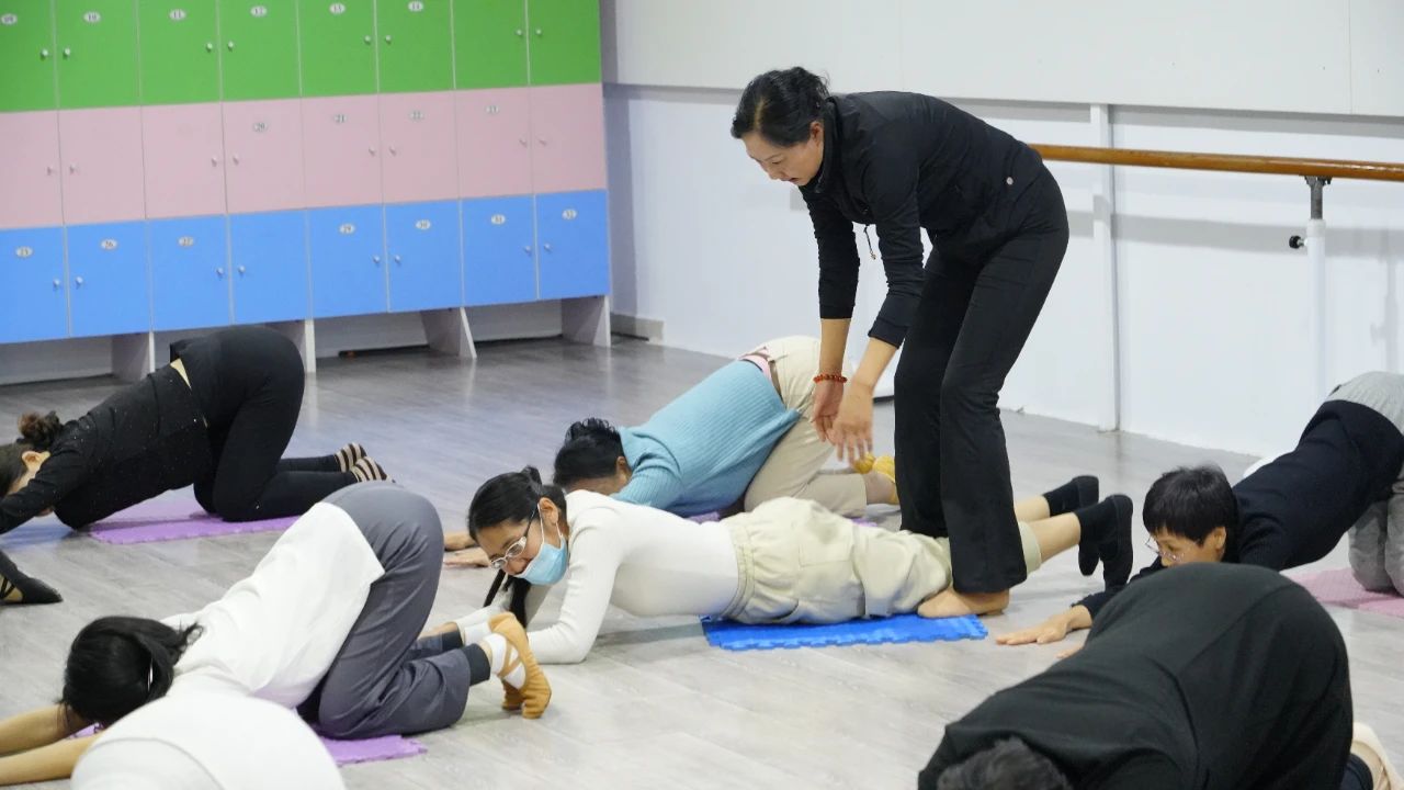 4月9日,2025辛集市文化館青年夜校舞蹈公益培訓(xùn)班正式開課