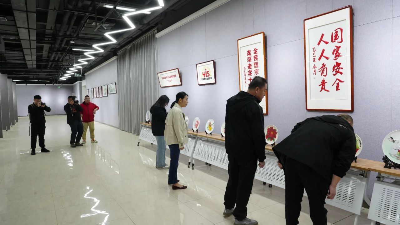 “全民國家安全教育 走深走實十周年”主題書畫展在辛集市新時代文明實踐中心正式展出