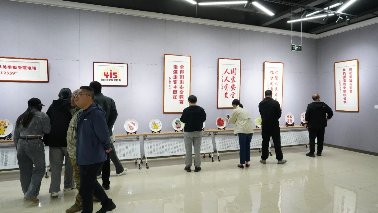 “全民國家安全教育 走深走實十周年”主題書畫展在辛集市新時代文明實踐中心正式展出