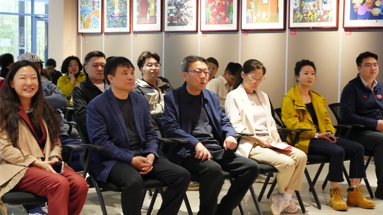 辛集農民畫亮相石家莊市長安區(qū)文化體育活動中心