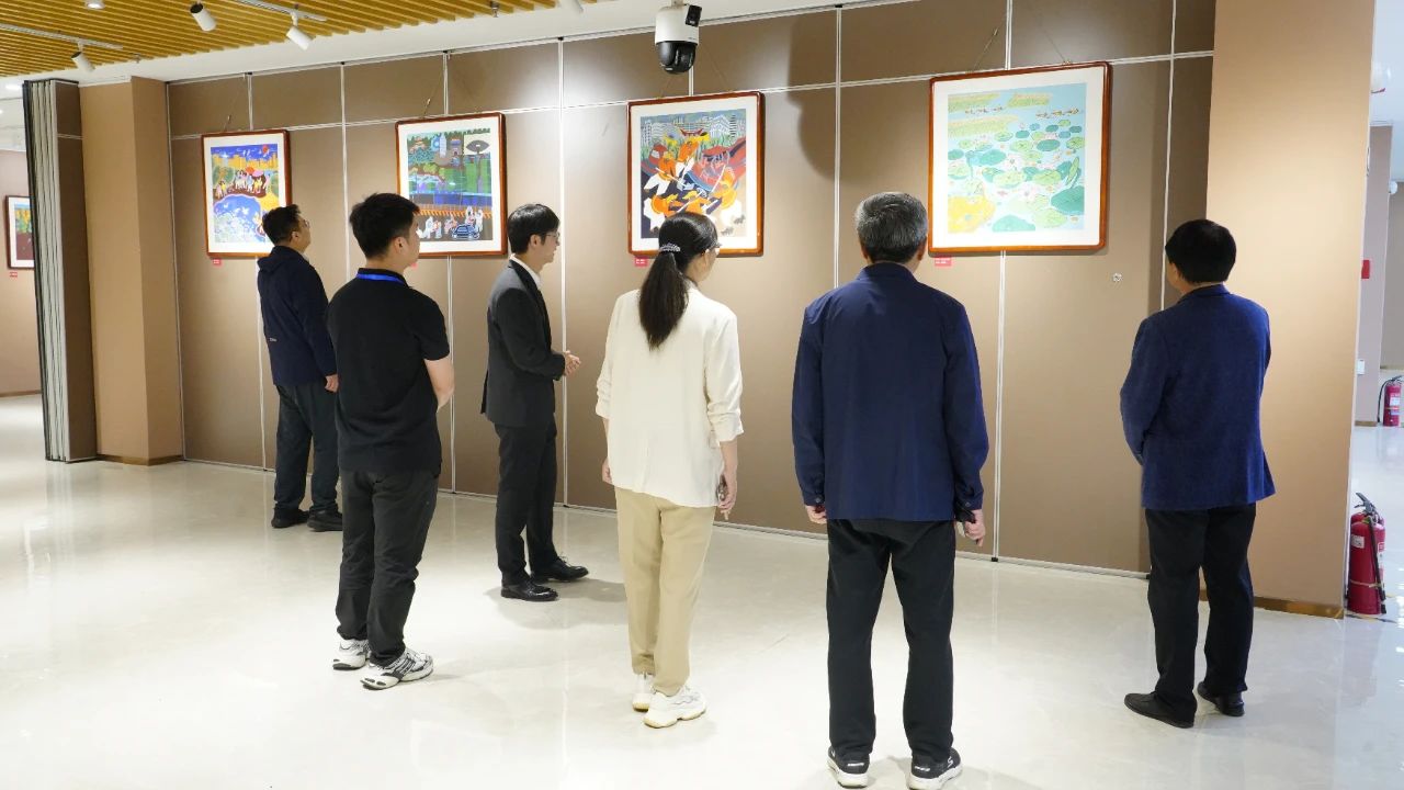 辛集農民畫亮相石家莊市長安區(qū)文化體育活動中心